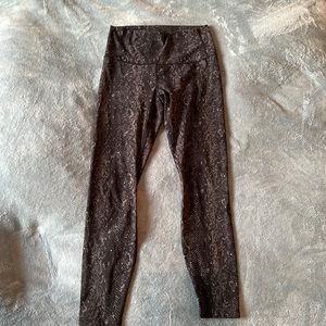 Brand new Varley athletic legging in snake skin, worn once